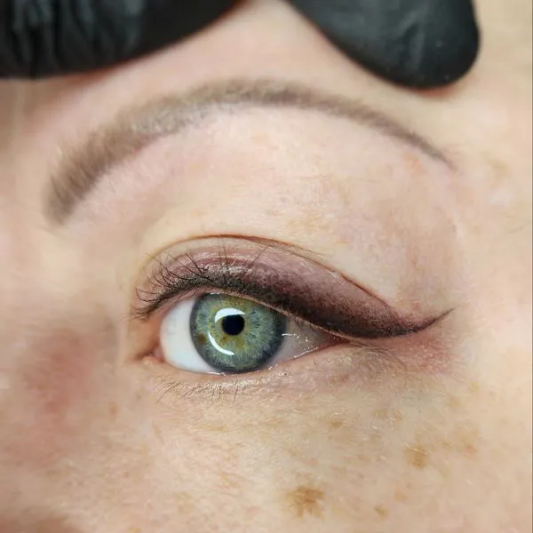 Eyeliner Permanent has a number of advantages