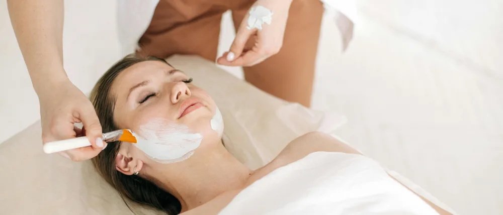 Superficial chemical peeling in spa