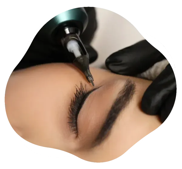 Permanent eyeliner training at ANNAZUR Academy