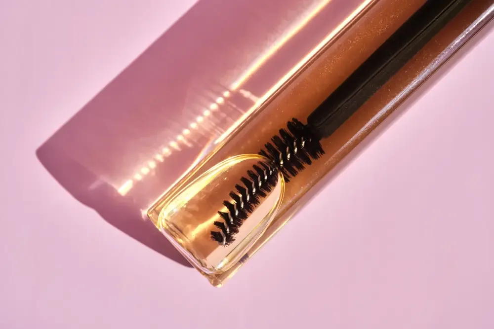 A bottle of eyelash serum, used to illustrate the topic of application safety and the potential risks and side effects of the product.