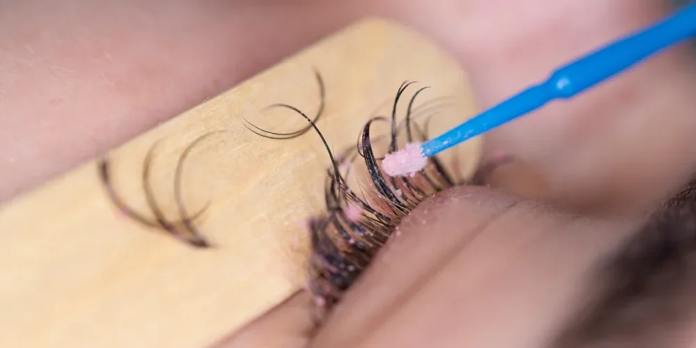 Dangers of DIY Lash Removal An unsafe DIY lash removal attempt, illustrating the risks of using improper tools and causing mechanical damage.